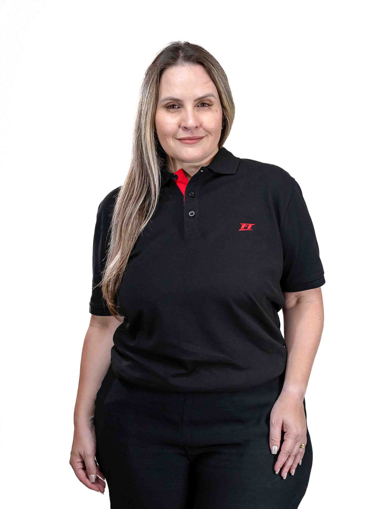 Polo Bordado Vermelho FuelTech - modelo feminina, vista frontal